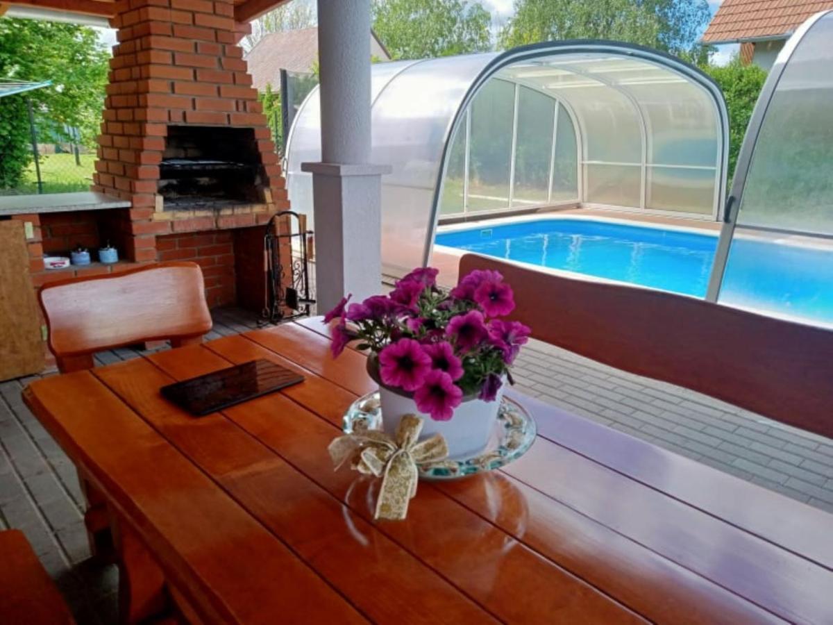 Schoenes Ferienhaus Mit Grossen Pool 250 M Vom Balaton Balatonmáriafürdő Екстериор снимка
