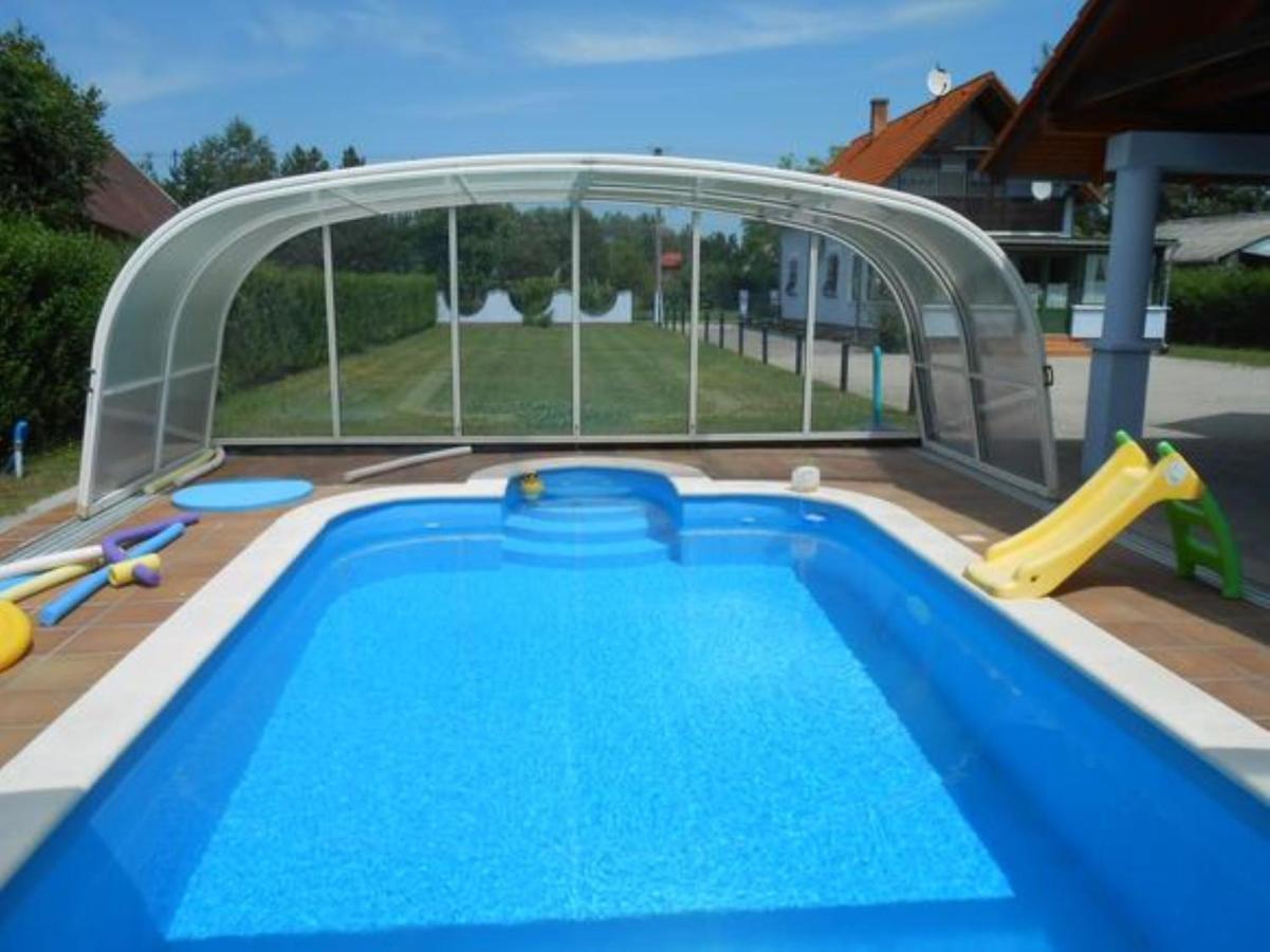 Schoenes Ferienhaus Mit Grossen Pool 250 M Vom Balaton Balatonmáriafürdő Екстериор снимка