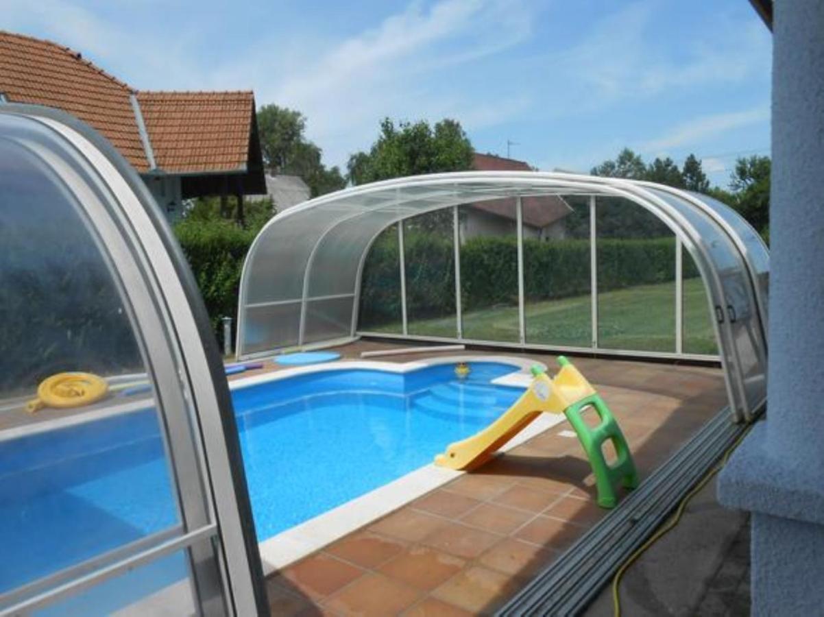 Schoenes Ferienhaus Mit Grossen Pool 250 M Vom Balaton Balatonmáriafürdő Екстериор снимка