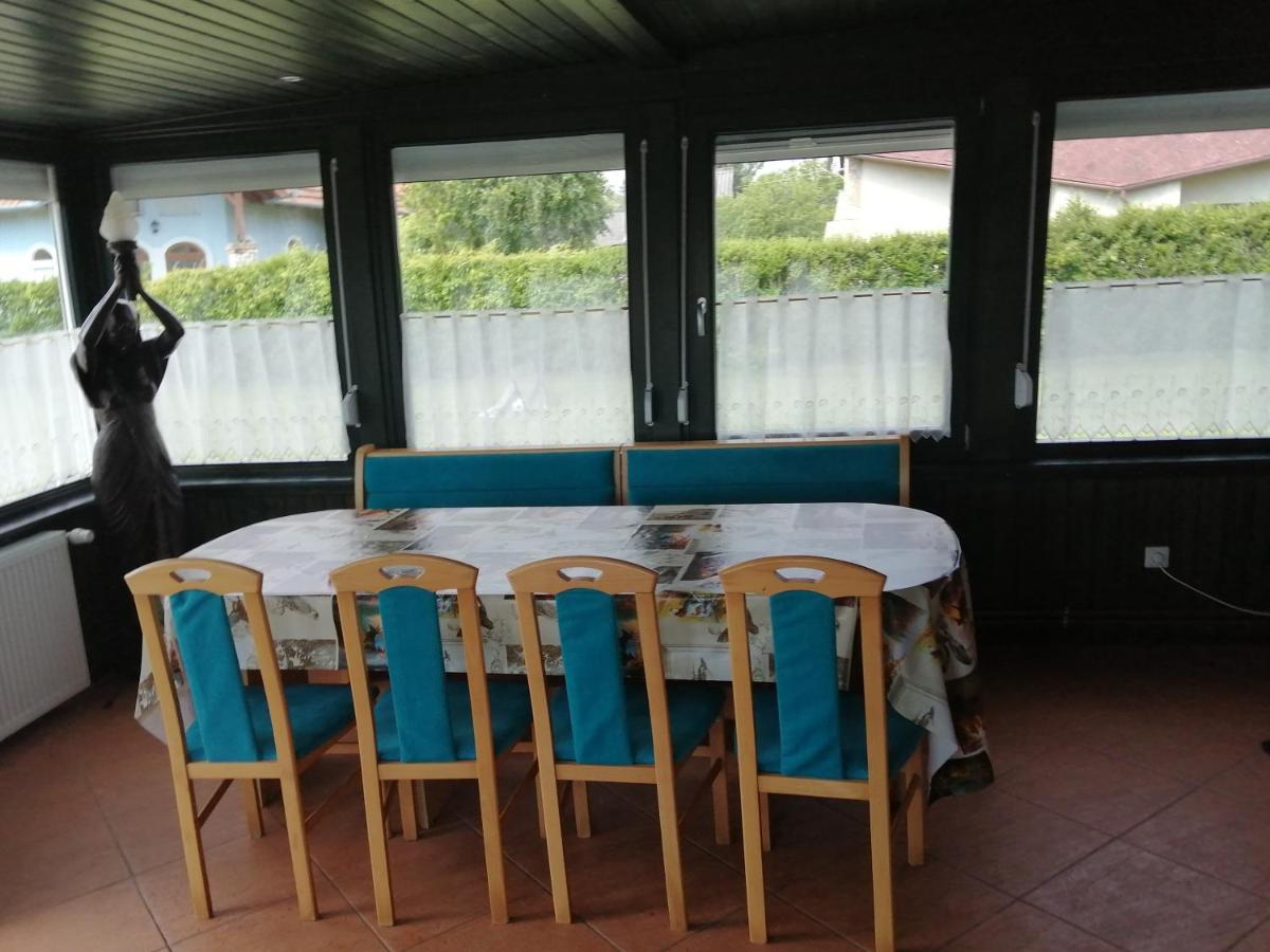 Schoenes Ferienhaus Mit Grossen Pool 250 M Vom Balaton Balatonmáriafürdő Екстериор снимка