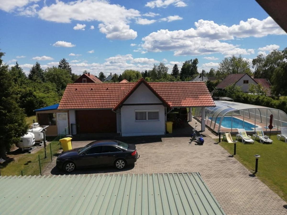 Schoenes Ferienhaus Mit Grossen Pool 250 M Vom Balaton Balatonmáriafürdő Екстериор снимка