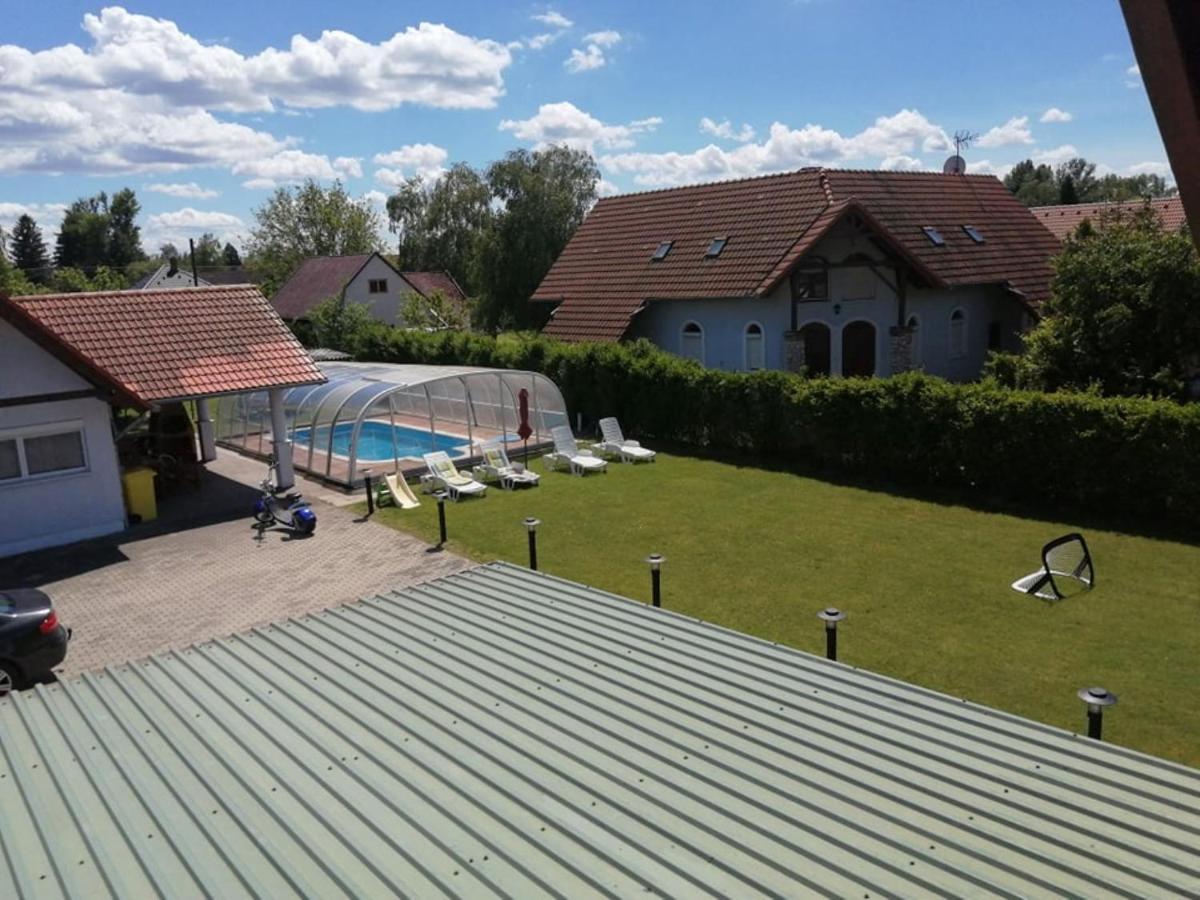Schoenes Ferienhaus Mit Grossen Pool 250 M Vom Balaton Balatonmáriafürdő Екстериор снимка