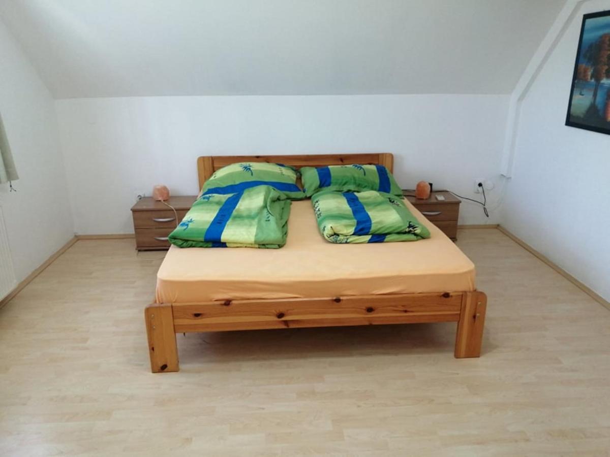 Schoenes Ferienhaus Mit Grossen Pool 250 M Vom Balaton Balatonmáriafürdő Екстериор снимка